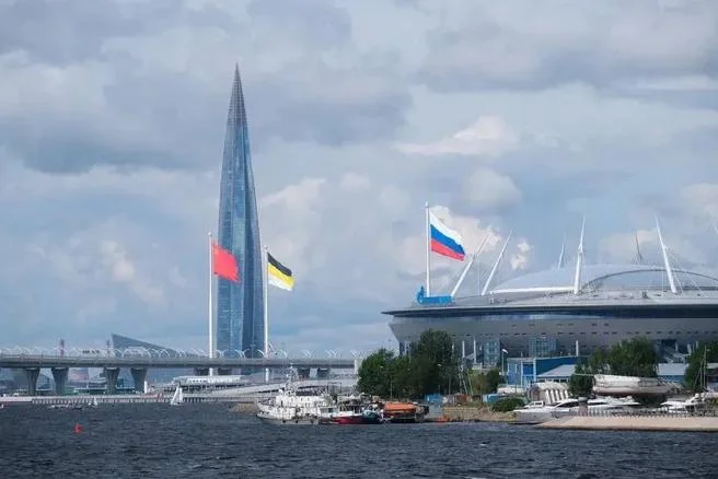 Лахта Центр и Газпром Арена со стороны Финского залива